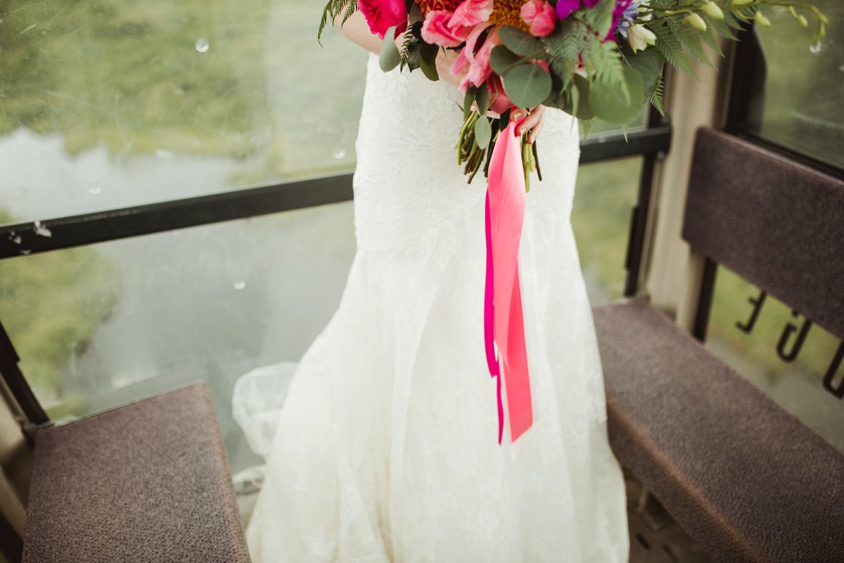 GlowEventCO's tweet photo. @Lovelettersfloral did in... @AmberLPhoto   

#weddingFlowers #bridalbouquet #wedding #ColoradoWedding #ColoradoBride #COwedding #glowEvents https://t.co/GdFNJy3ySb
