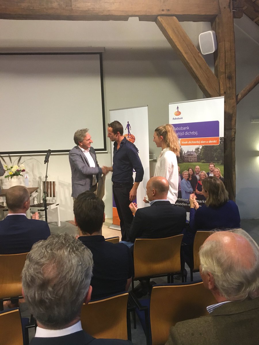 roskam_k's tweet photo. Ondernemersprijs Leusden @VVDLeusden feliciteert @EetcafePlanB https://t.co/r0svj7T1m2