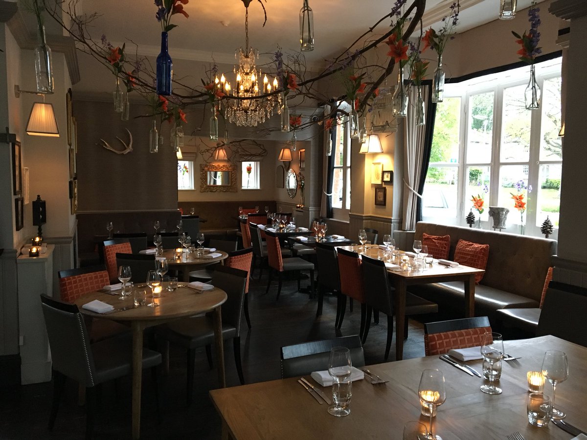 DomChapman's tweet photo. Guest chef tonight @TheSwan_Esher. Cooking with the brilliant @claudebosi. Delicious menu &amp; a full house. #chefs https://t.co/K3Xz6WeThb