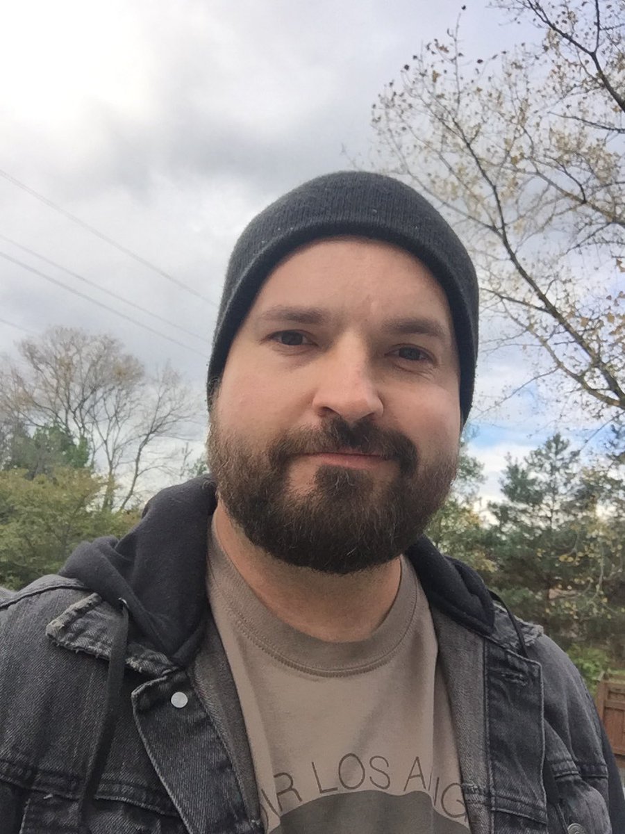 lessingmusic's tweet photo. It's that time of year again! Fall weather? Nope! It's when everyone starts telling me I look like Zac Brown. #zacbrown #zacbrownband https://t.co/CL31cpyESS