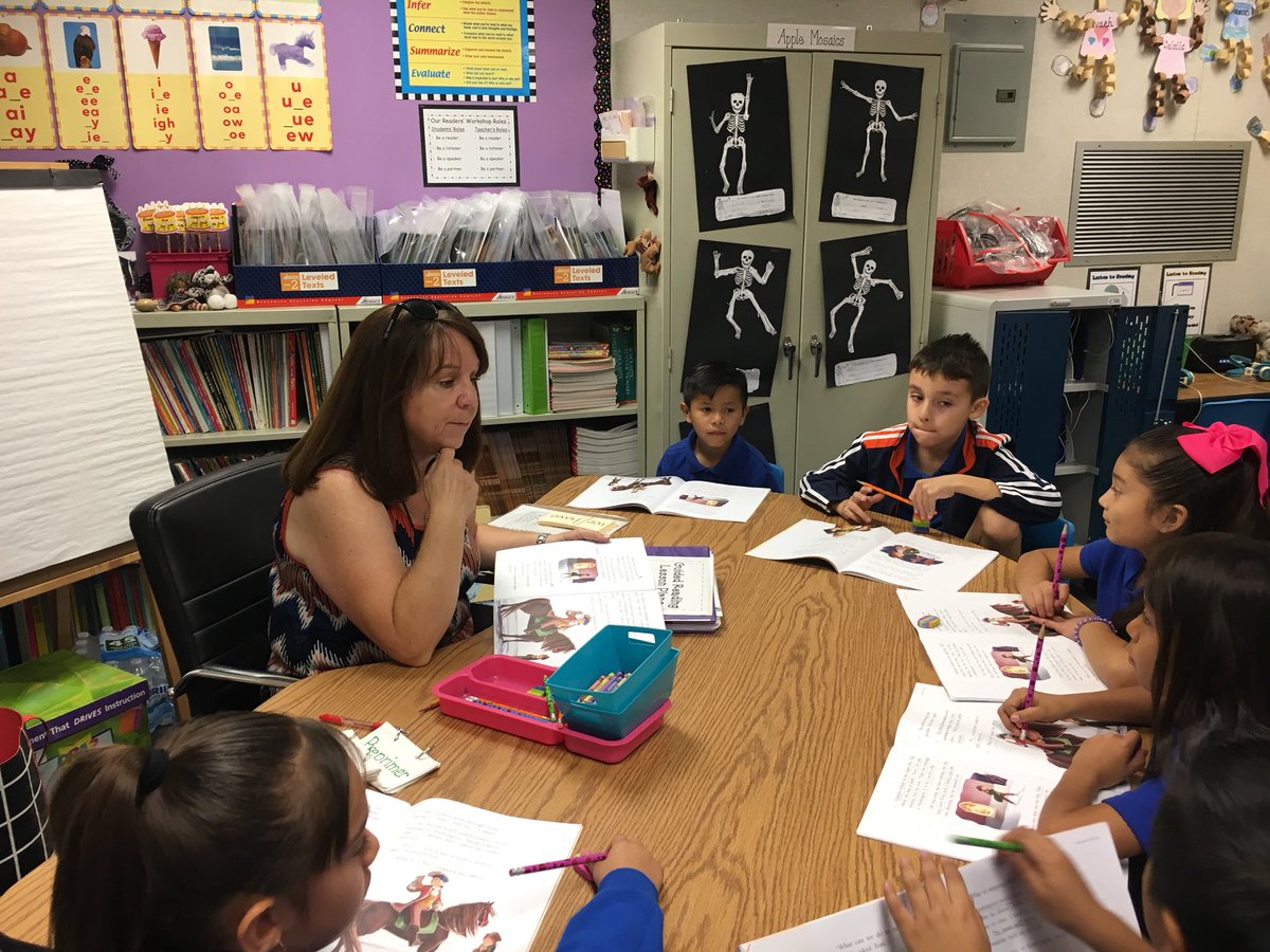 rusdkids's tweet photo. @RowlandSchools @YorbitaCheetah teacher Mrs Mishima makes sure to pull a small group #WeAreRUSD #knowingyourstudents @_JulieMitchell_ https://t.co/8sIKhbllRg