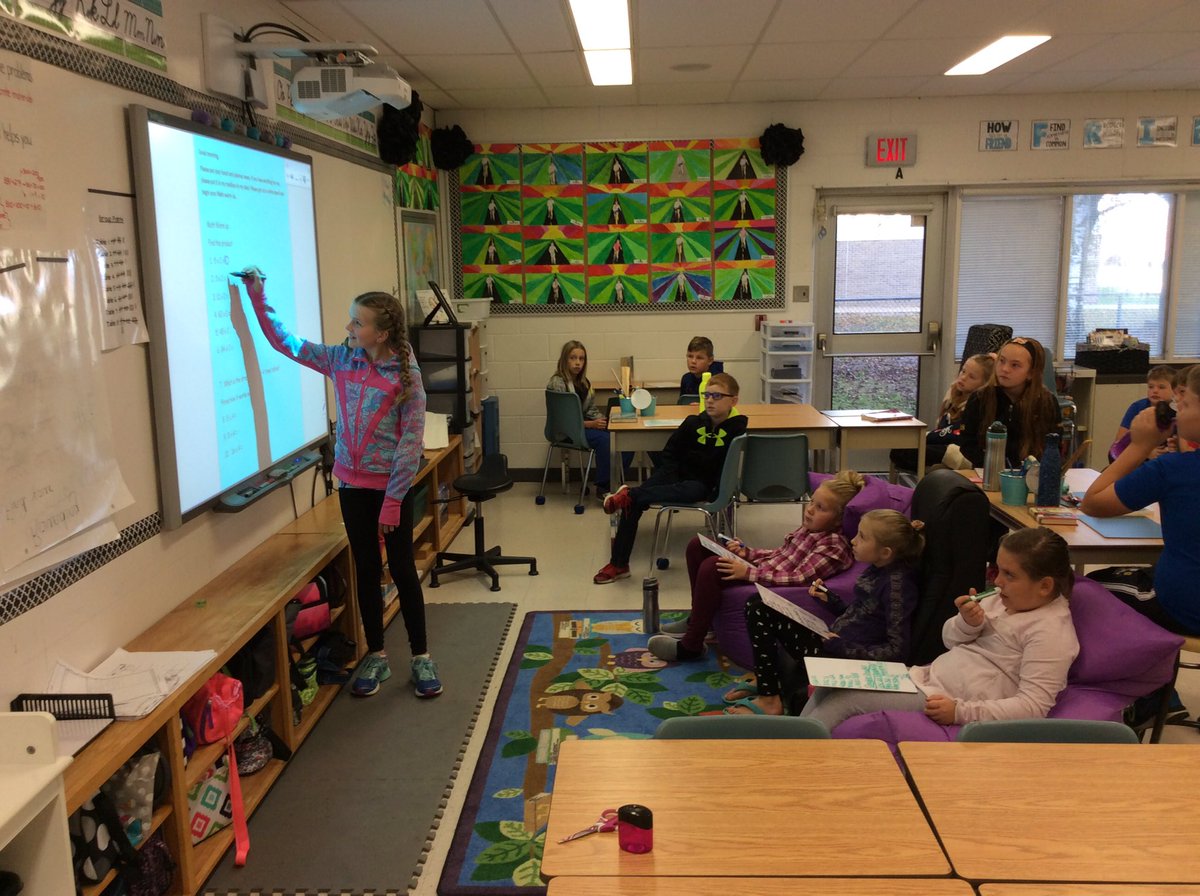 TerpstraUTES's tweet photo. It's always fun to have guest teachers join us for math. #shareyourstrategy #engaged https://t.co/L0ogu3IUOg