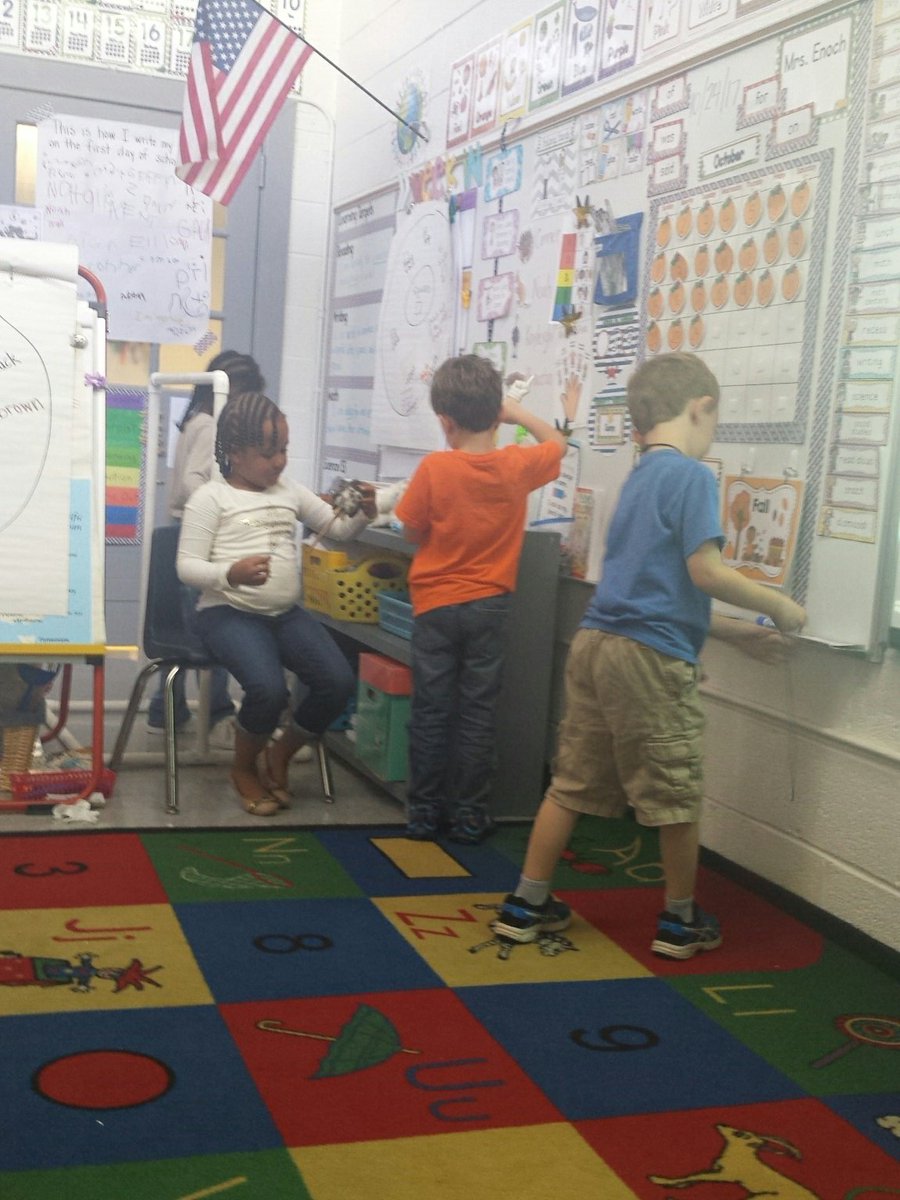 JennessEnoch's tweet photo. Ss comparing lengths and having meaningful conversations with each other #kindergarten @EMYoderElem https://t.co/LcrsId8RCK