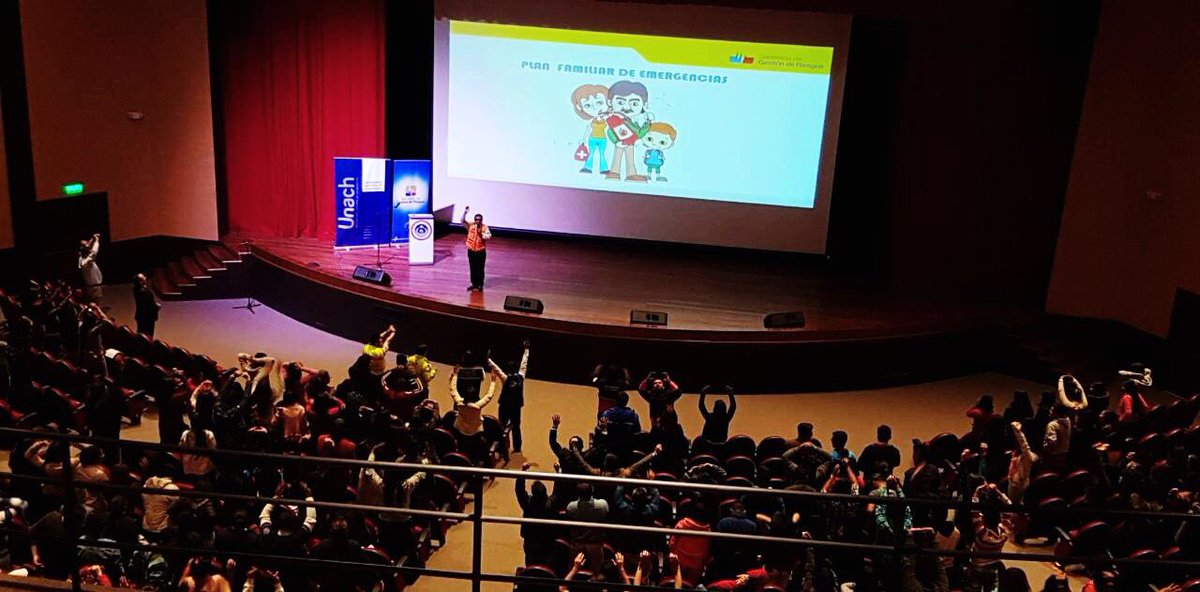 Riesgos_Ec's tweet photo. Exponemos sobre importancia del plan familiar de emergencias en el foro provincial por el #DIRD2017 | #Chimborazo @GoberChimborazo https://t.co/qFlI9E3ILK