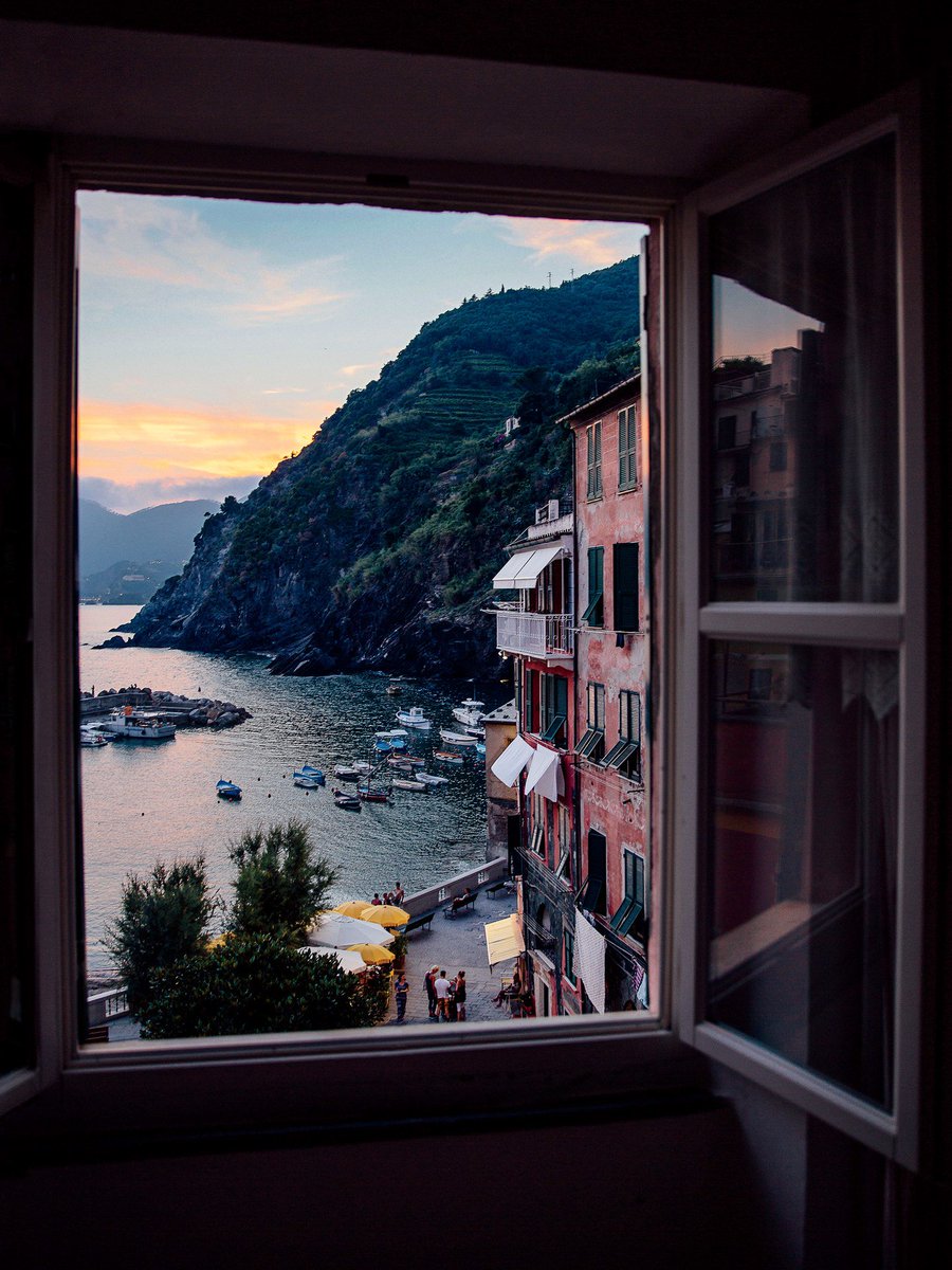 CNTraveler's tweet photo. These are the best hotel views around the world https://t.co/obZ2EJsabx #RoomWithaView https://t.co/1023qUe01F