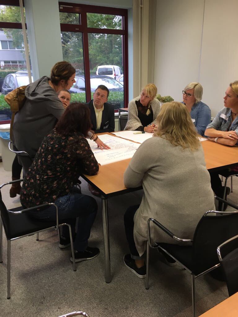 Koraalgroep's tweet photo. Medezeggenschap, medewerkers, en Raad van Bestuur spraken vandaag met elkaar over duurzame inzetbaarheid en beschikbaarheid van personeel. https://t.co/8NW4raBAoK