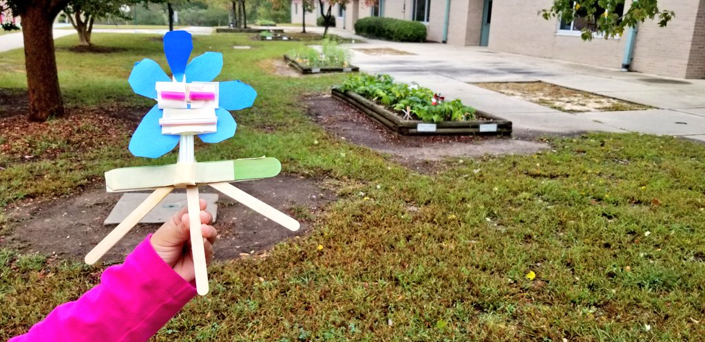 KyleHamstra's tweet photo. #kindersCAN research animals that eat plants, make scarecrows, & position them in #ddegardens. #sciKL12 #sciKP11 #ddestem https://t.co/uelITFlCAZ