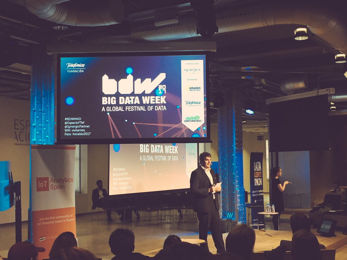 CarmetryApp's tweet photo. Ahora Crime Patterns... ¿Predicción de crímenes con Big Data? #BigDataWeek #BDWMAD https://t.co/rQy54yXsaB