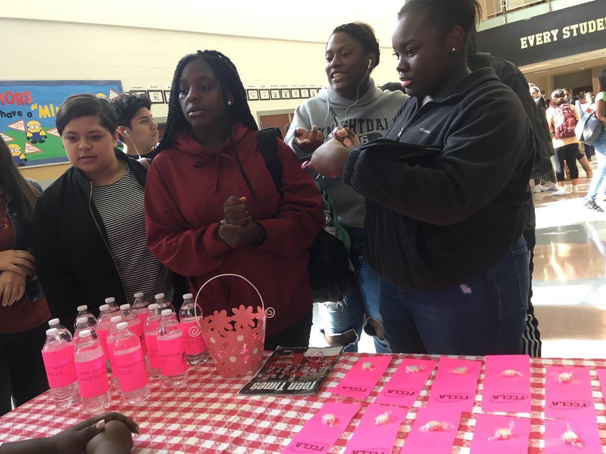 FCCLA_KHSCD's tweet photo. Come join FCCLA for our breast cancer awareness week everyday this week during lunch #it’snevertolatetojoinfccla #khscd #khscdgoodthings https://t.co/0g3UxkAAwL