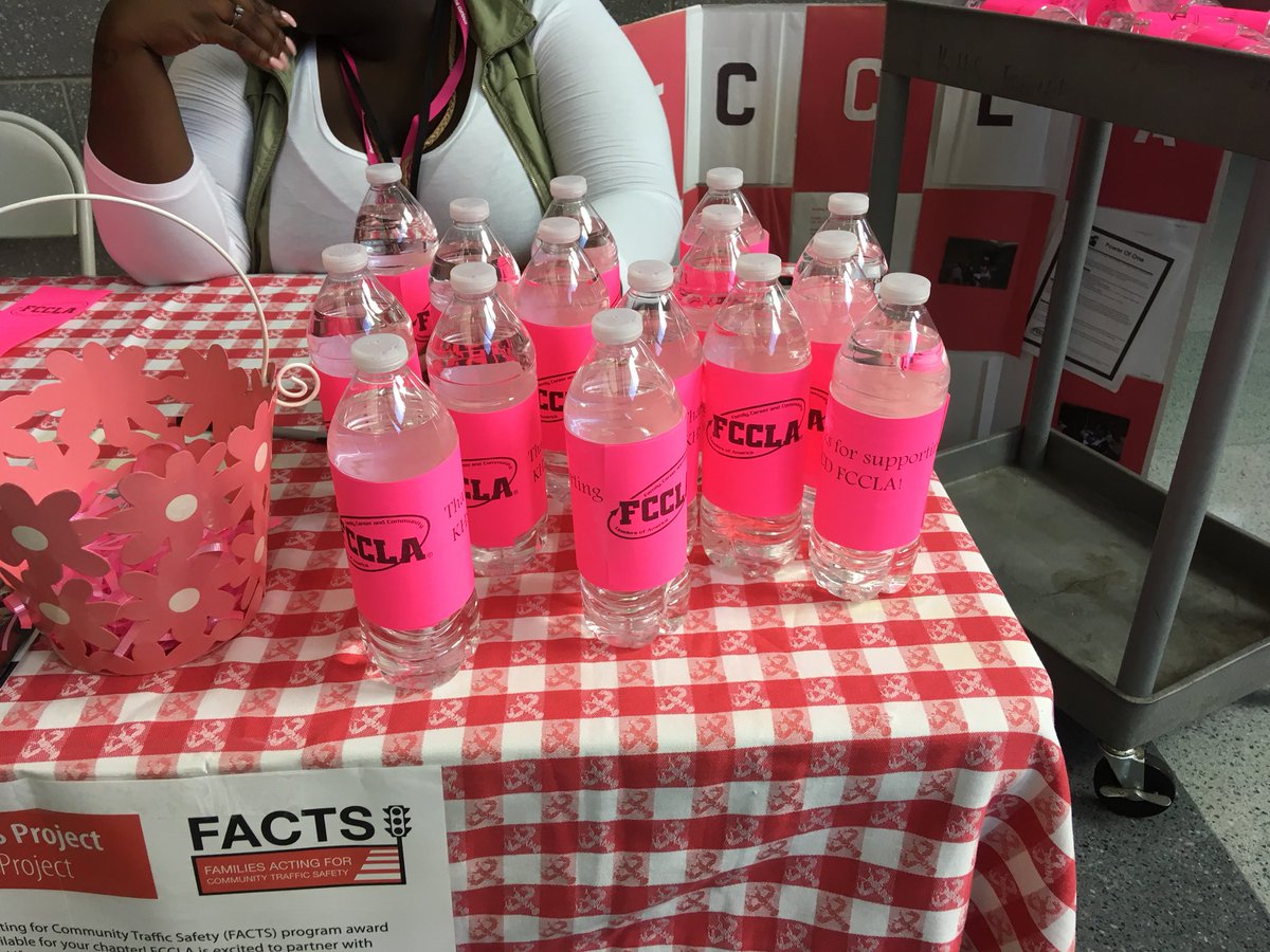 FCCLA_KHSCD's tweet photo. Come join FCCLA for our breast cancer awareness week everyday this week during lunch #it’snevertolatetojoinfccla #khscd #khscdgoodthings https://t.co/0g3UxkAAwL