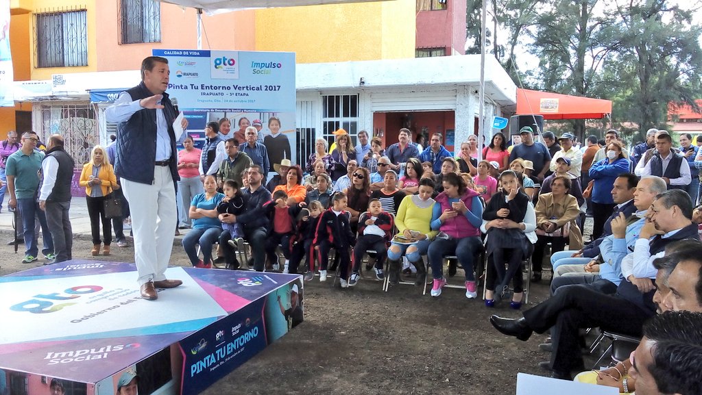 irapuatogob's tweet photo. @miguelmarquezm anuncia que la 3a etapa del prog. #PintaVertical contempla 35 edificios en 8 colonias de #Irapuato https://t.co/kI8zFOnFtW