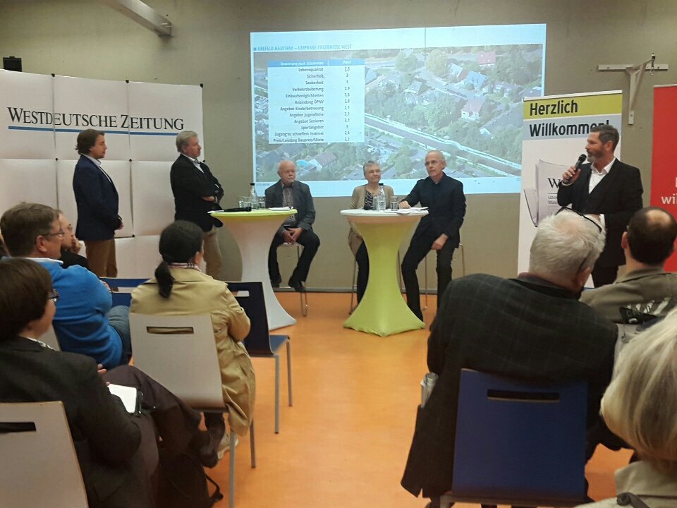 wzkrefeld's tweet photo. Runde 8 bei #krefeldhautnah heute im Stadtbezirk #West im Jugend -und Stadtteilhaus #Schicksbaum https://t.co/RpxYaYIFg7