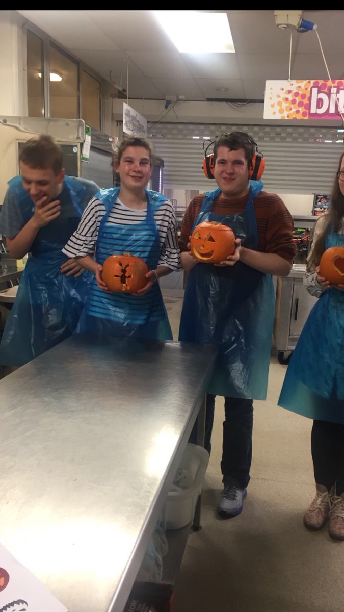 katesleek's tweet photo. Pumpkin carving Tuesday #westonhouse #Halloween #beallyoucanbe @BridgendCollege https://t.co/bBcltNeaJC