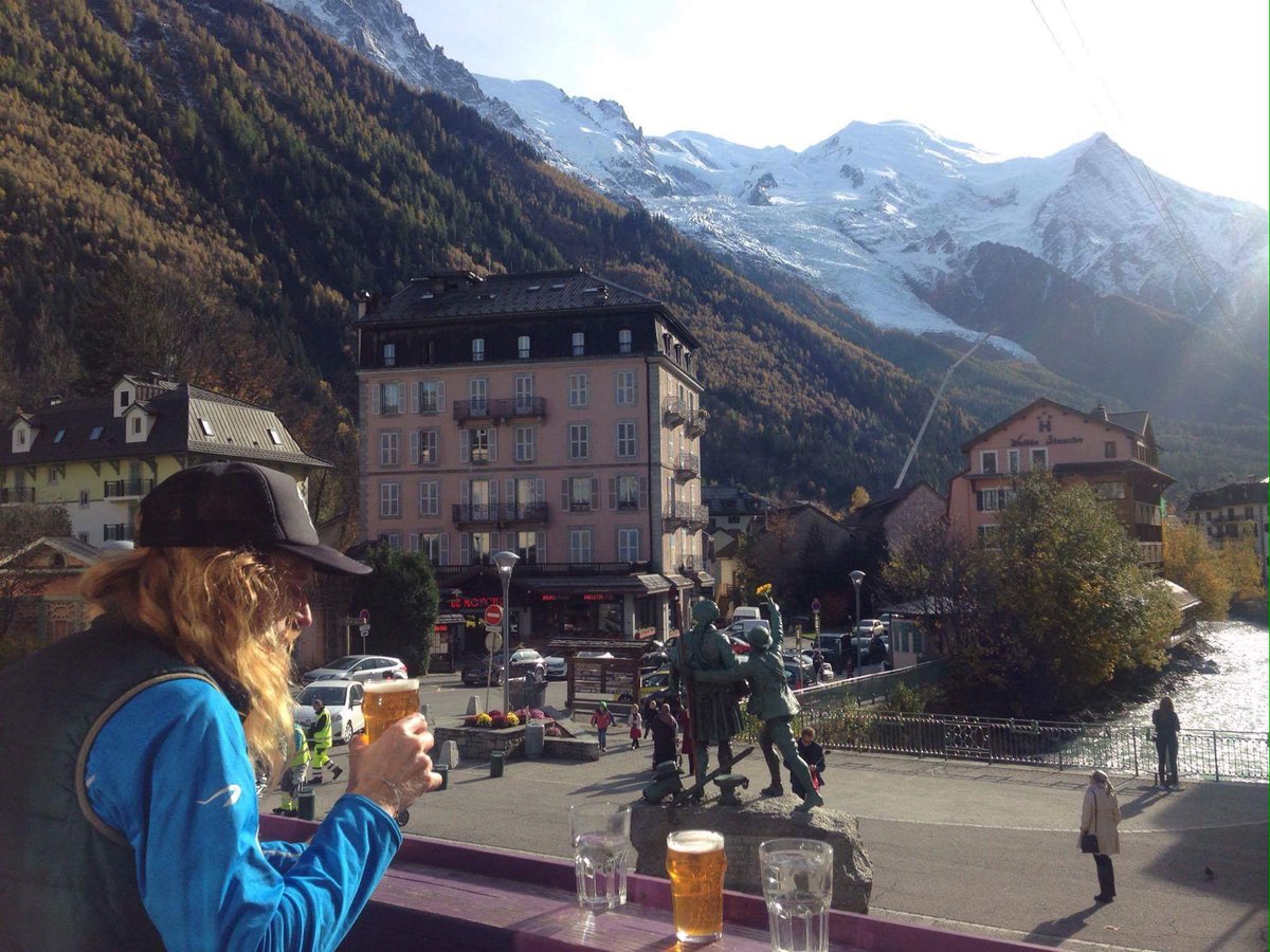 runforestrunaus's tweet photo. Just enjoying a cold one after my 2nd run for the day. Not a bad view hey:). Better get back to work soon:) #cheers #fuckers #beer #runchat https://t.co/pzwwQBl8Pt