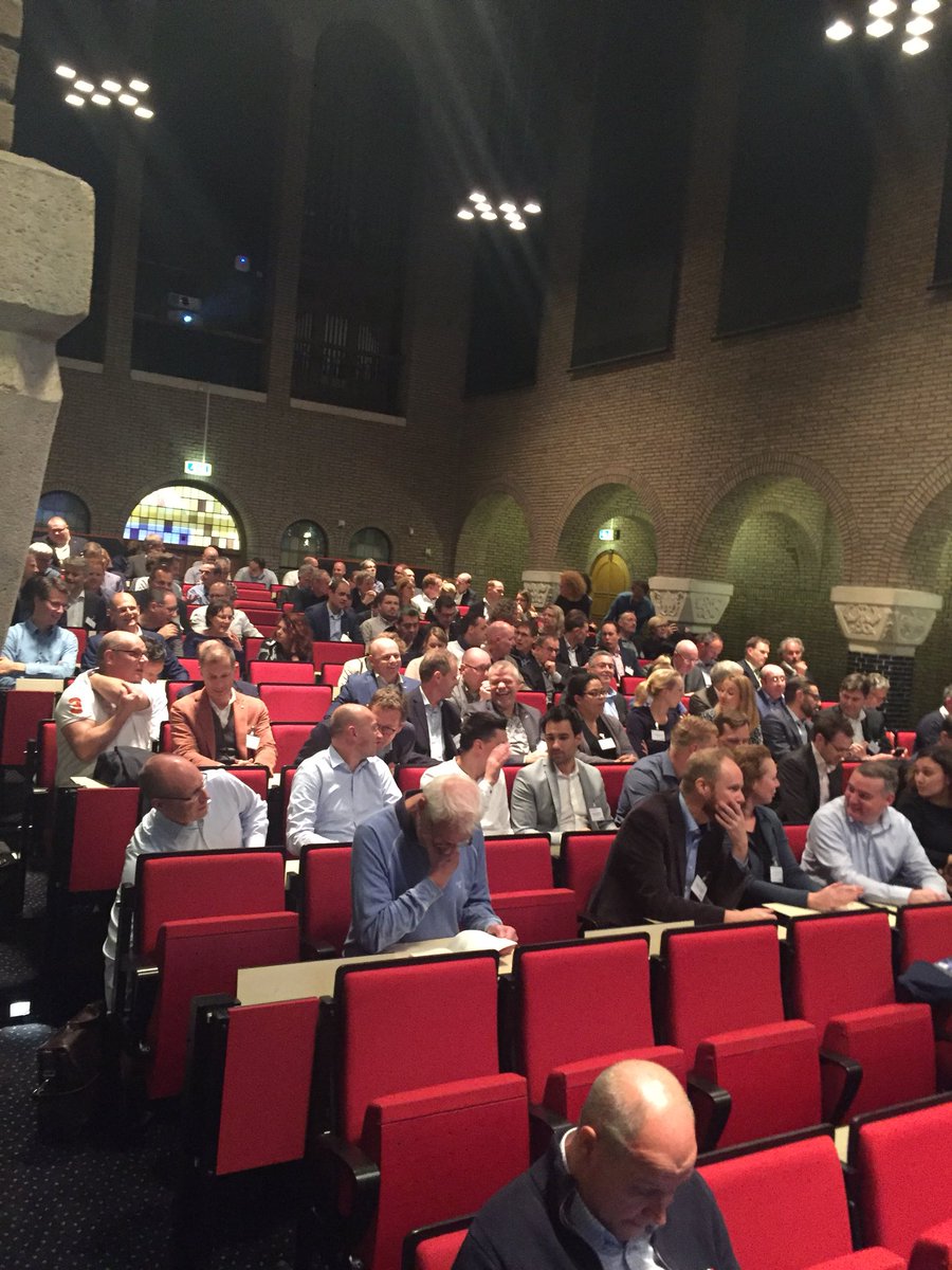 misja05's tweet photo. Na verzorging vd innerlijke mens, nu verder met #foodforfinancials hoe werkt het innovatielab van @KvK_NL  met #blockchain door #perrysmit https://t.co/i9Gu9VlGEr