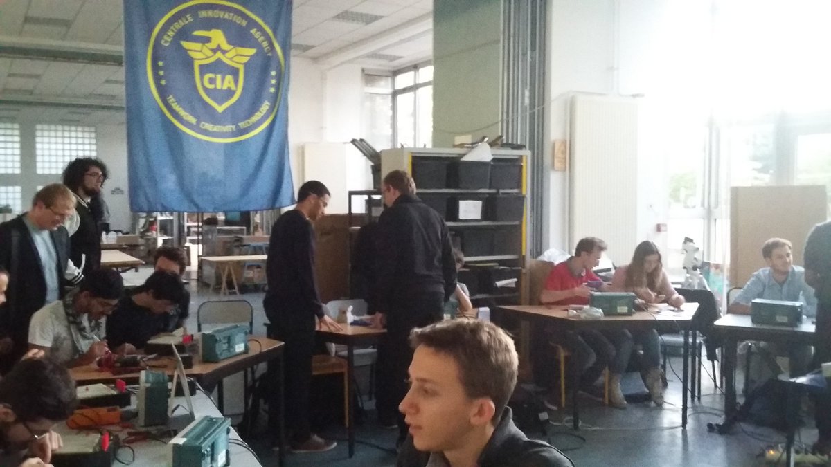 On passe à la pratique avec ce deuxième ElectroLab ! Au programme de cette initiation la découverte de circuits simples