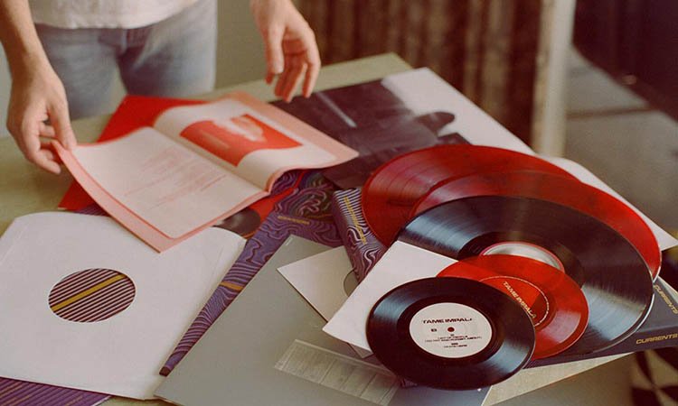 nevermind_mag's tweet photo. #TameImpala: #Currents uscirà in una Collector’s Edition speciale 
https://t.co/UsC84CZnEg https://t.co/Pfvr65DDvX