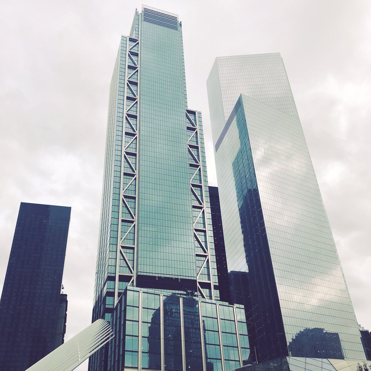 BeckyHigh_DT's tweet photo. Inspiring Architecture to be seen here in NYC! A great place to visit for design enthusiasts! https://t.co/hsvyITW1xo
