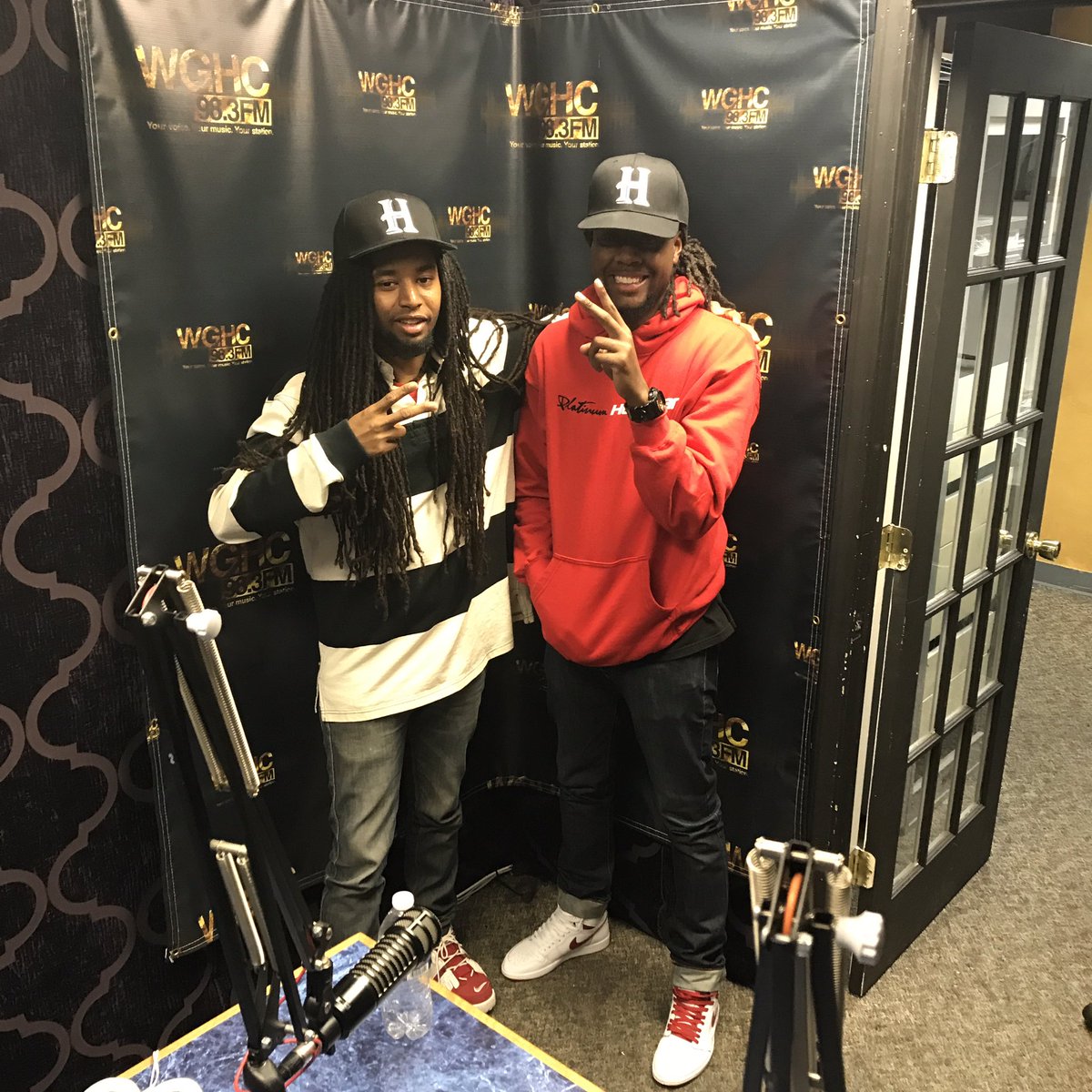 CookUpCam's tweet photo. S/O to @SM_SUAVE and @fjordanw for comin thru @TheDailyBrewChi kicking off our Fashion Week! https://t.co/bSpqFVVwp8