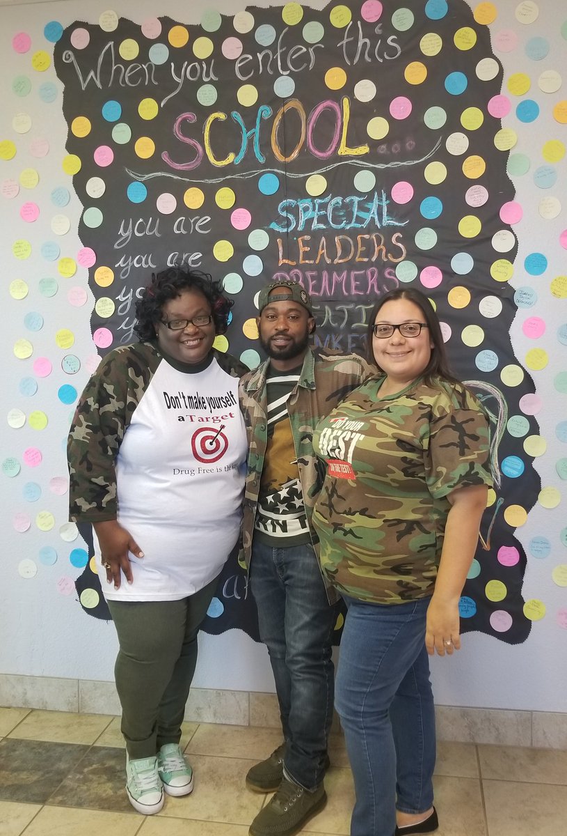 LSMC_Counselor's tweet photo. Red Ribbon Week Fun at LSMC!

Don't Make Yourself a Target-Camo Day

#lsmc #counselordays #redribbonweek #2017 https://t.co/sUEXBiyzvI