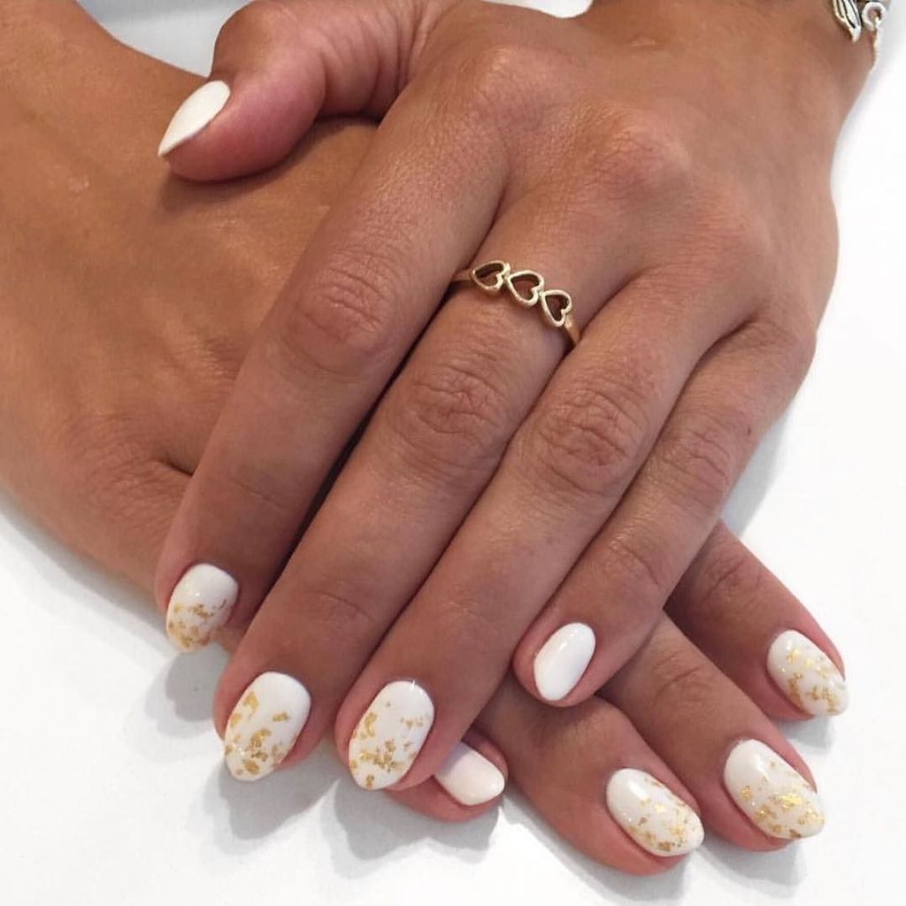 VisitNorthHills's tweet photo. Love this gold foil nail deign @paintbase! β¨β¨ #relaxLocal https://t.co/HKuAVRsadr https://t.co/gEHG5EQJYc