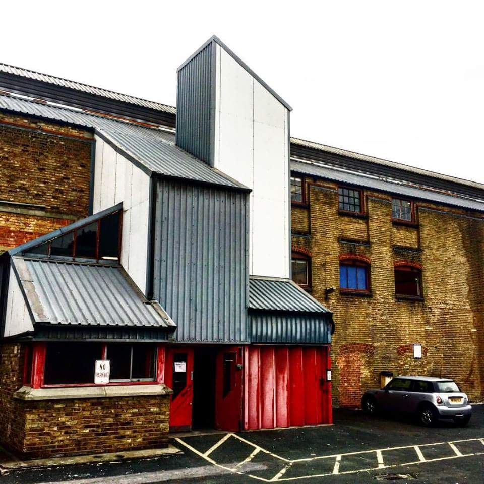 FiumanoProjects's tweet image. Exhibition Finissage and artists #talk by Sam Burford is about to begin!
You can find us at Unit 12, 21 Wren Street, London @FiumanoProjects