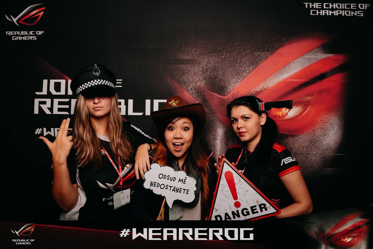 Few days ago ROG had awesome photo "booth" on ForGames in Prague and we had a lot of fun with it :D
#Danger #fun #ROG #girls #knife #police