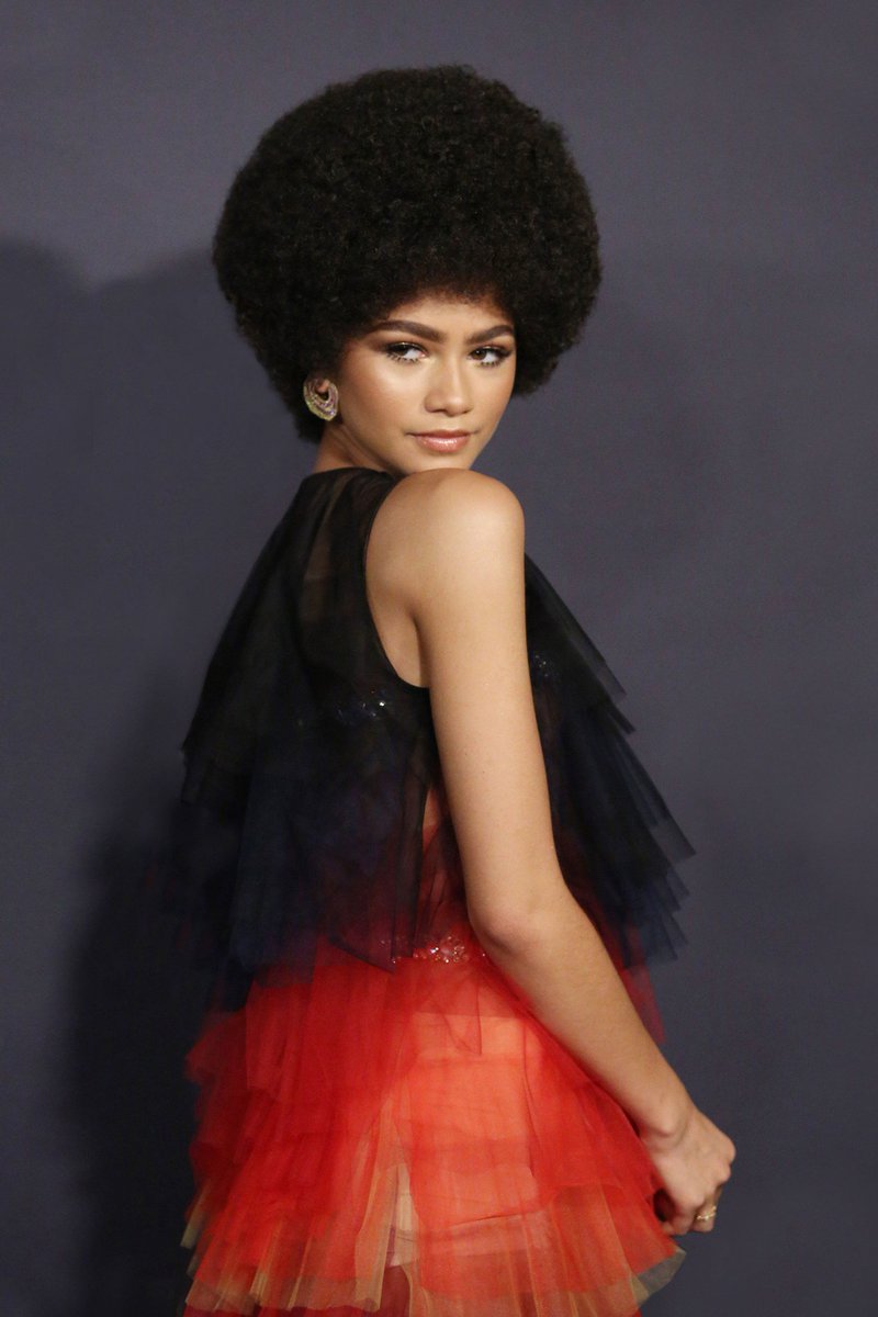 MyCOLOURES's tweet photo. Zendaya at the InStyle Awards https://t.co/FmFFptT0XN