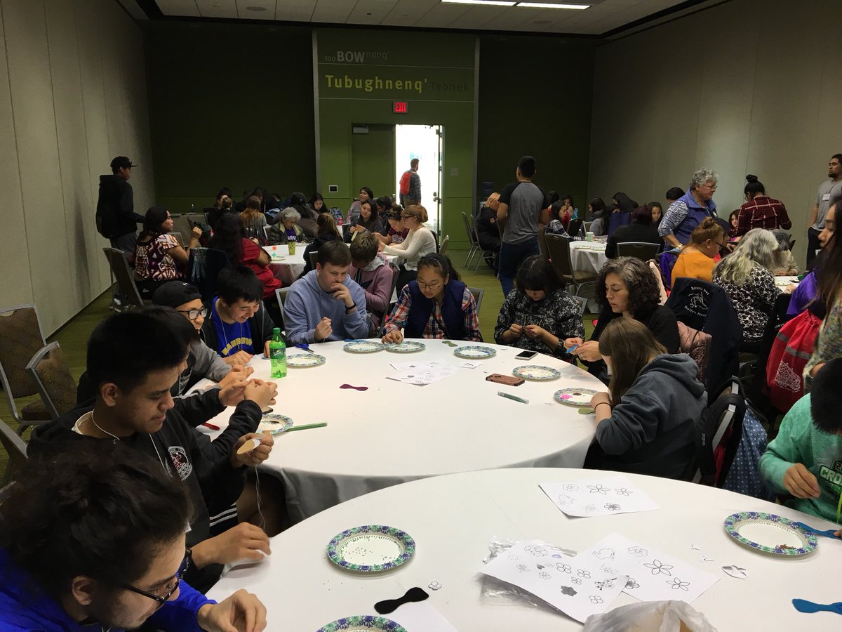 IndigenousBeads's tweet photo. There were about 30 ppl doing keychains &amp; others were seeing bracelets. People are hungry to learn traditional arts and crafts. #ey2017 https://t.co/SEuBZJBBcn