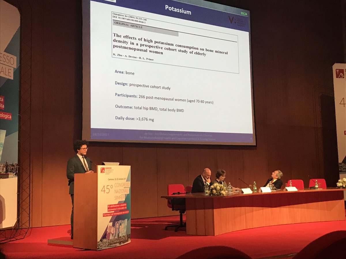 francescagimi's tweet photo. #BravissimoAlessandro ci spiega quali sono gli integratori alimentari e i nutraceutici utili per il muscolo ed il sistema nervoso #simfer17 https://t.co/UIvSAHQ4Um