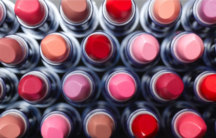 MinuTravel's tweet photo. Want to find YOUR perfect NUDE lipstick colour...match it to an Intimate body part...your NIPPLE! My next shopping trip will be interesting. https://t.co/ewheaFUsP1