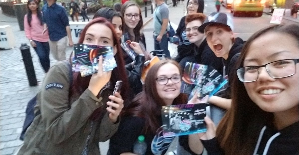 iswearmyfealty's tweet photo. I wanna go promoting EOE down the streets of NY with my fam again 😢😭 #EOENY #EOEfam https://t.co/VYijGrxJ5K