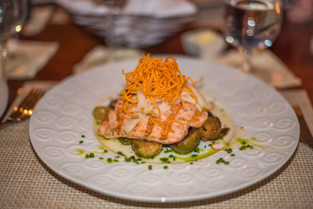 FinCapeCod's tweet photo. This is our last week of the 2017 season. Be sure to make reservations online. https://t.co/23wno2e6Dm #salmon #capecod https://t.co/qBBVyVXpjl