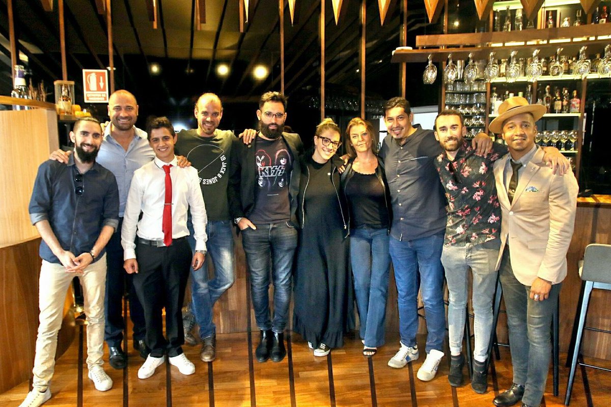 Hoy a tocado un poco de BacardiLegacy, seguimos al máximo en Daro Almeria muchas gracias Familia.

#DaroAlmeria #BacardiLegacy2018 #Cocktial