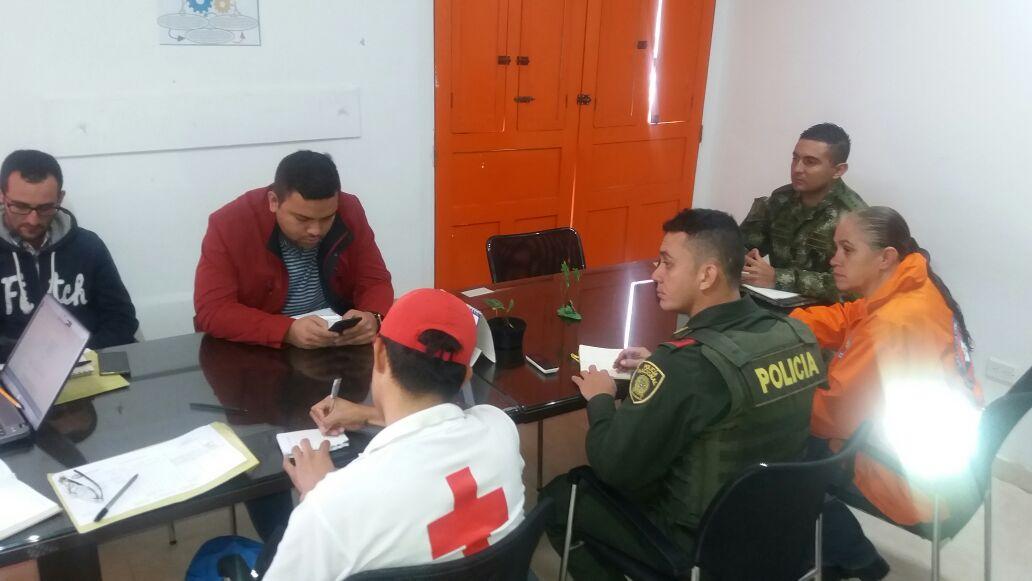 crhugosandoval's tweet photo. #BAMUR 5 participa en reunión de gestión de riesgo  preparación del simulacro a nivel nacional día  25 octubre. https://t.co/elgAlBcUmS