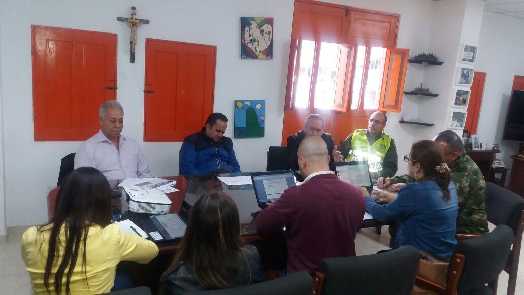 crhugosandoval's tweet photo. #BAMUR 5 participa en consejo de seguridad en alcaldía de Salento Quindío. https://t.co/VzOo8KSveg