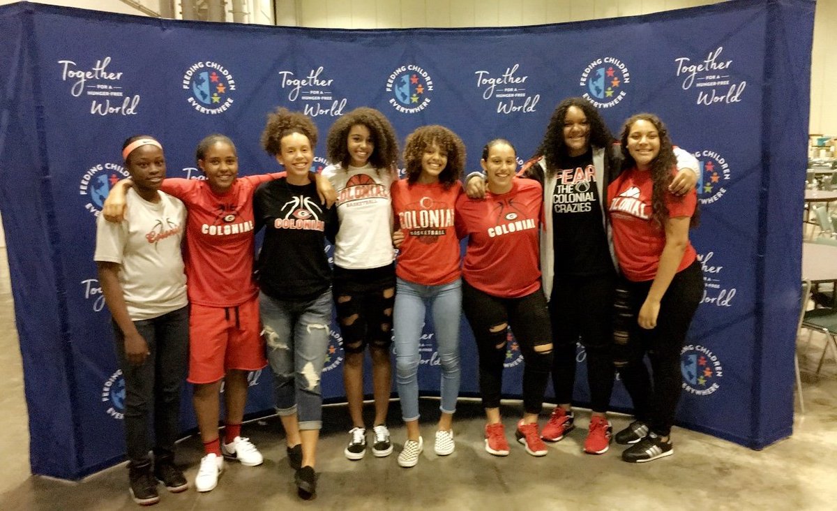JAMESEASON44's tweet photo. Dream Eason #44 Colonial high school Basketball team volunteering to help Puerto Rico.
#dreamforgreatness44 https://t.co/Sjb9WSgvQF