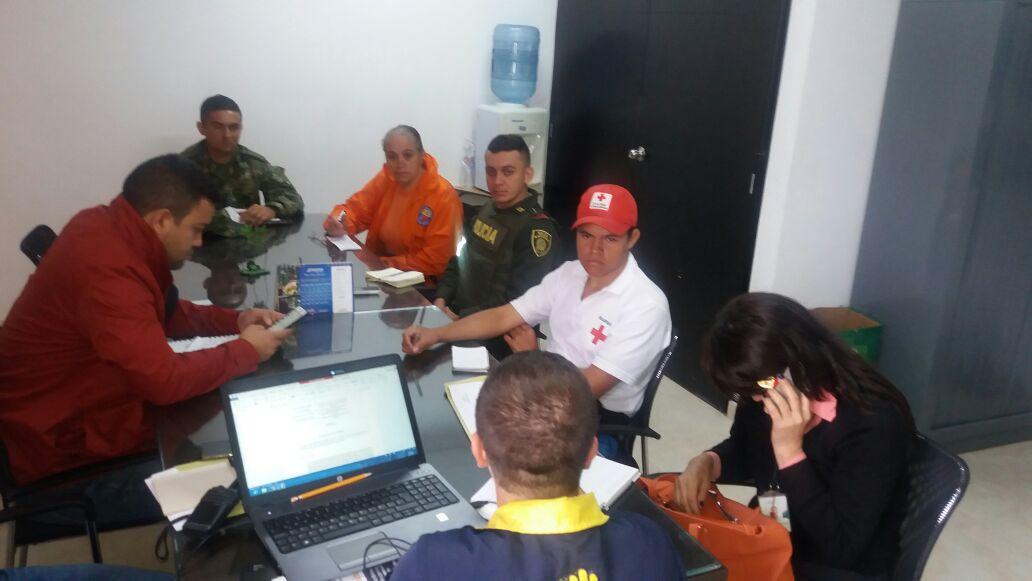 crhugosandoval's tweet photo. #BAMUR 5 participa en reunión de gestión de riesgo  preparación del simulacro a nivel nacional día  25 octubre. https://t.co/elgAlBcUmS