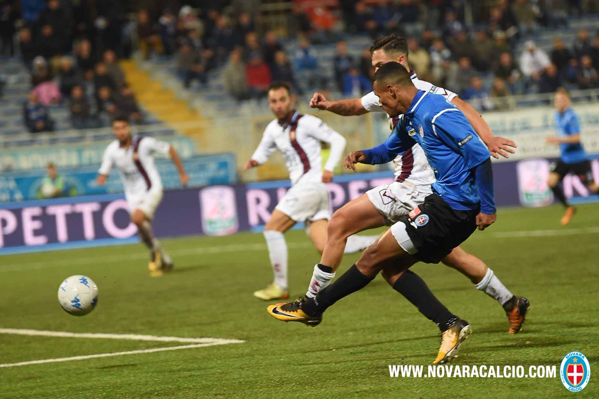Novara__1908's tweet photo. ⚪️🔵 #NovSal 2-3, la sintesi del match
🎞️ Gli highlights della sfida del 'Piola' ➡️ https://t.co/dX5HZ2uldL
#andumafiöi #SerieB https://t.co/vYtGw4AFmV