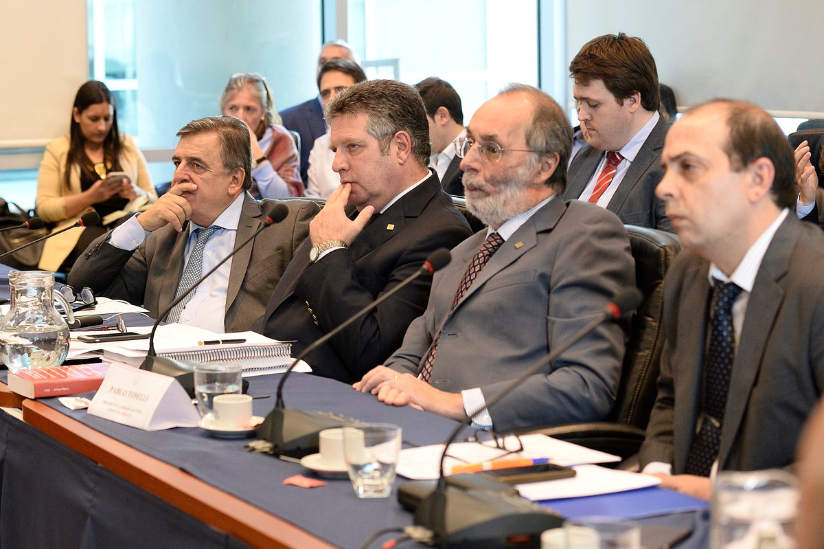 DiputadosAR's tweet photo. DICTAMEN✍Avanza el desafuero del diputado Julio De Vido y se vota mañana en el recinto. MÁS INFO 👉https://t.co/8V1VkyfB3j https://t.co/76fOP0H5Bw