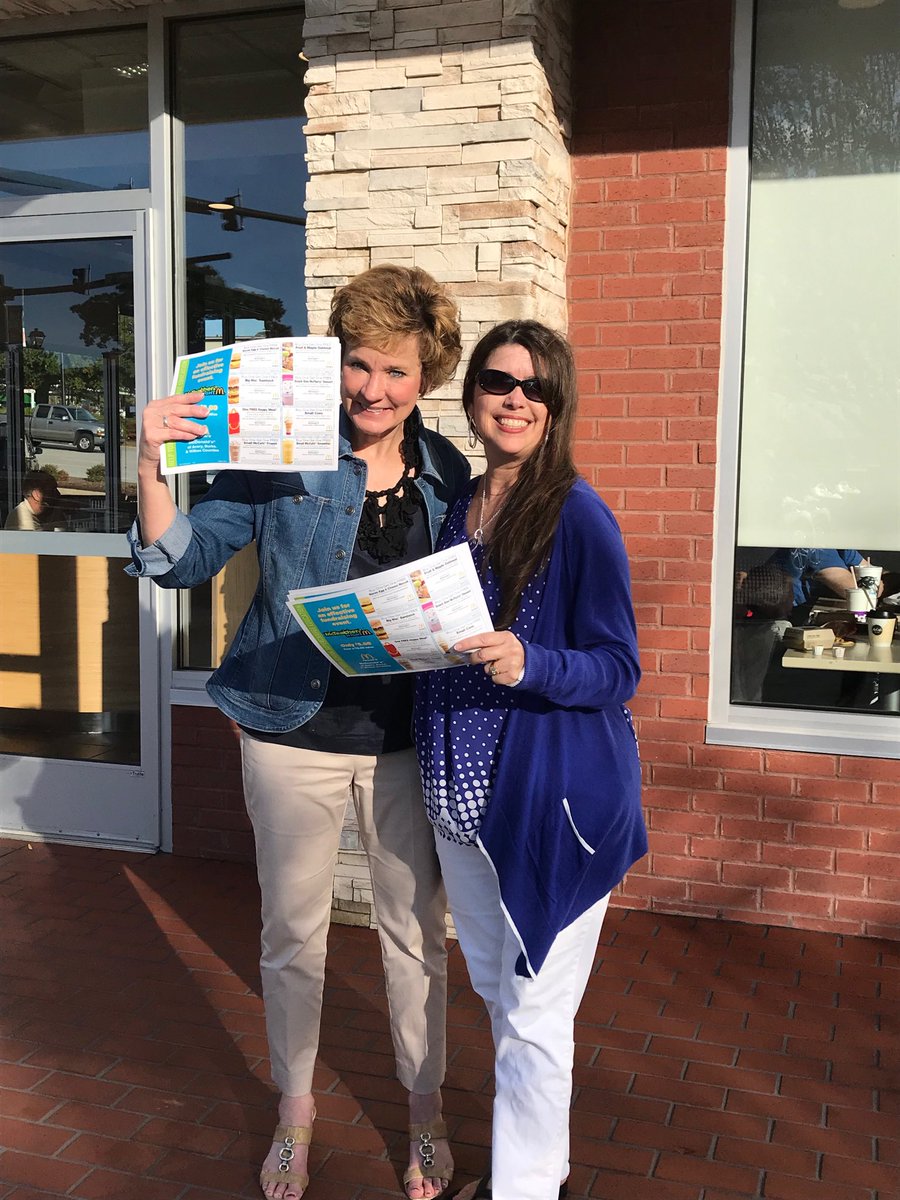 tdale48's tweet photo. VES McTeacher Night https://t.co/c3uDV72b2S