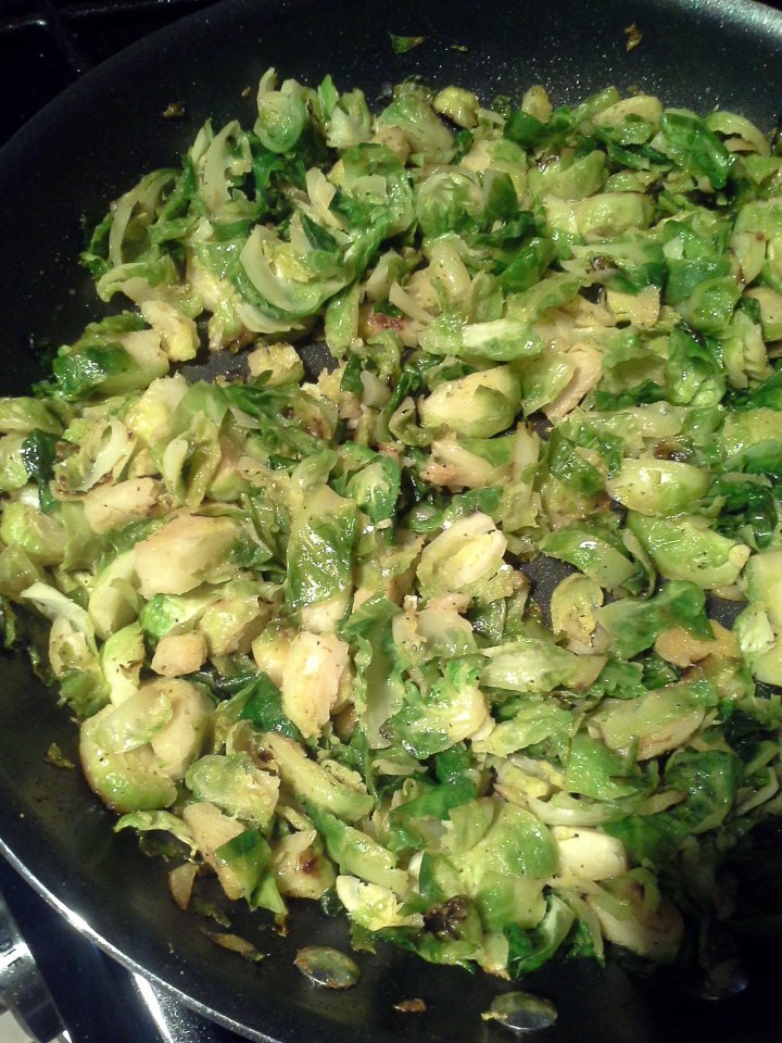 RamWithAmbition's tweet photo. Sautéing Brussel Sprouts for dinner! Yum! Yum! What are you guys cooking? #tuesdaynightdinner #ineedtoearmoreveggies #ramwithambition https://t.co/Nr51ciW0Ee