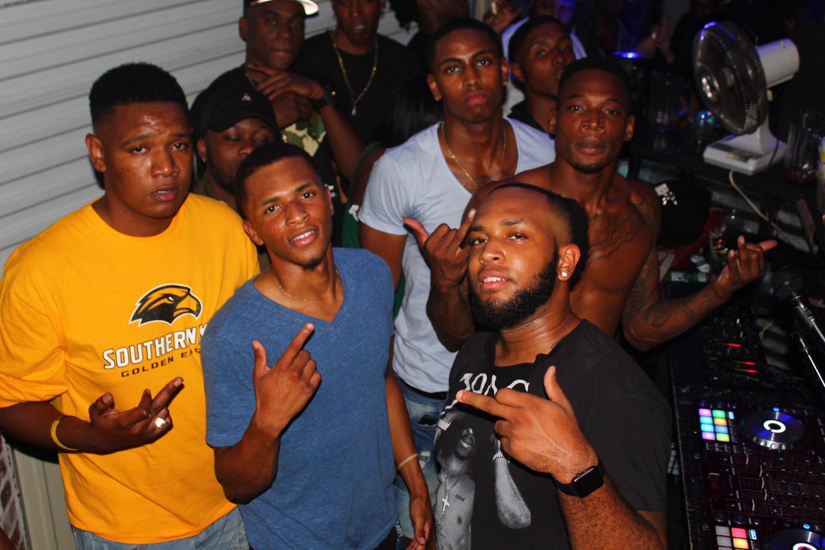 Non1of1's tweet photo. TONIGHT #SlushedParty π€€β«οΈ @djjukeboxlive @jwhite_001 @scootbox @getem_cool @NikeAirAaron @AntioneJohnso17 @_themcattack @1N0NN0N β #USM21 https://t.co/denTYyrznK