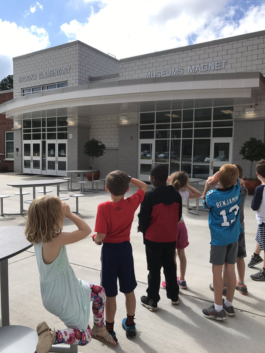 eacharbonneau's tweet photo. 1st Grade Earth Material experts checking out what makes Brooks!
@BrooksMuseumsES https://t.co/oDx46a5MnA
