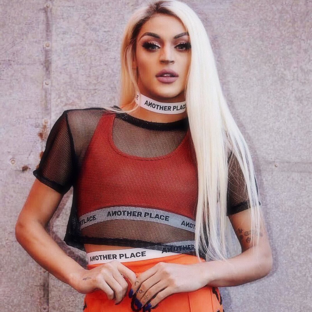 henriquedacsta's tweet photo. Comente nessa foto 5 músicas da Pabllo Vittar #MelhorClipeTVZPablloVittar https://t.co/dkj8WCUdY7