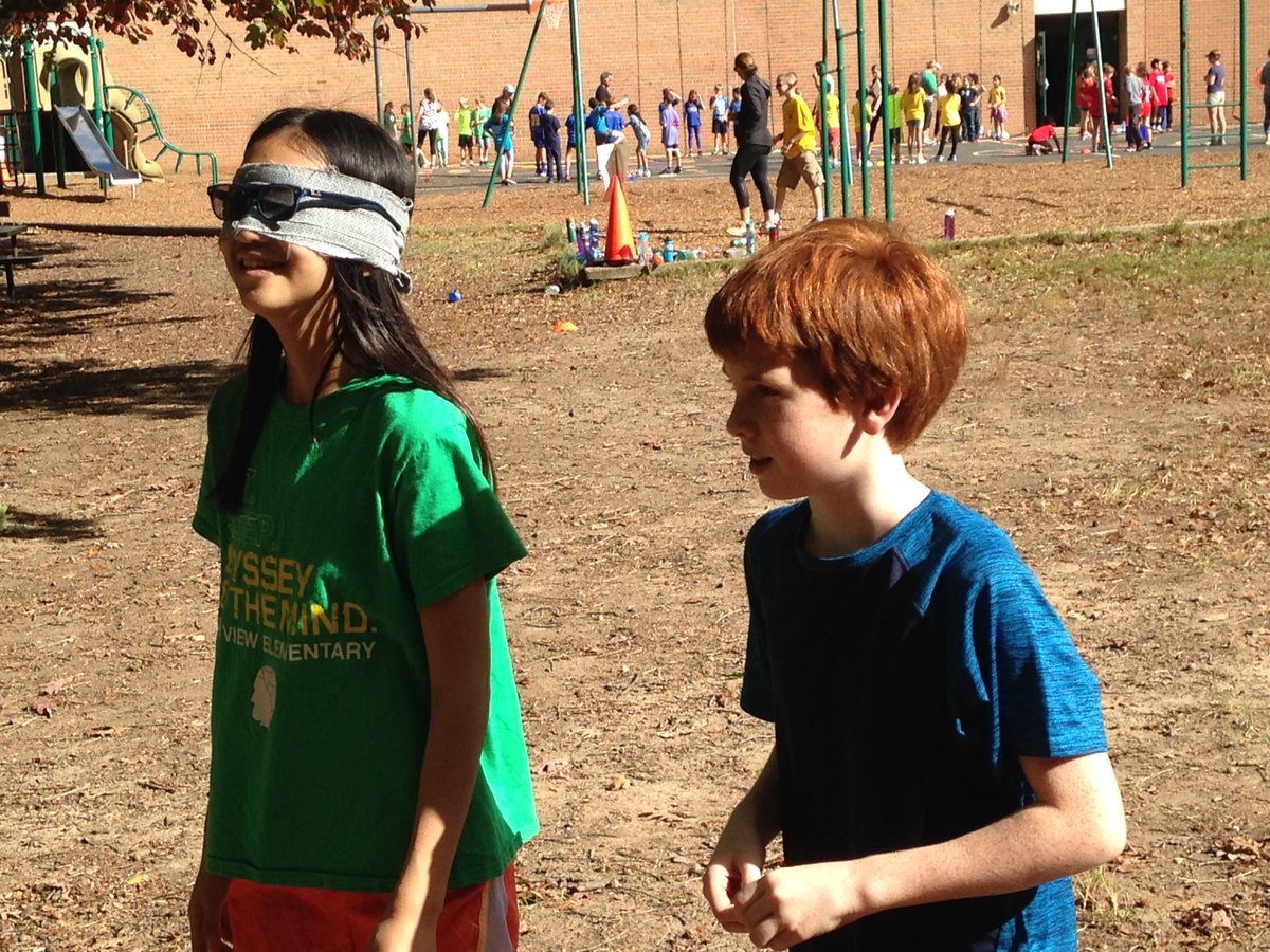 OVGeneralMusic's tweet photo. Team Challenge Day! Had fun with sixth grade in the "minefield". Great teamwork! #OakViewFCPS  #OVEagles6 #positivity https://t.co/H1Zr0oEWms