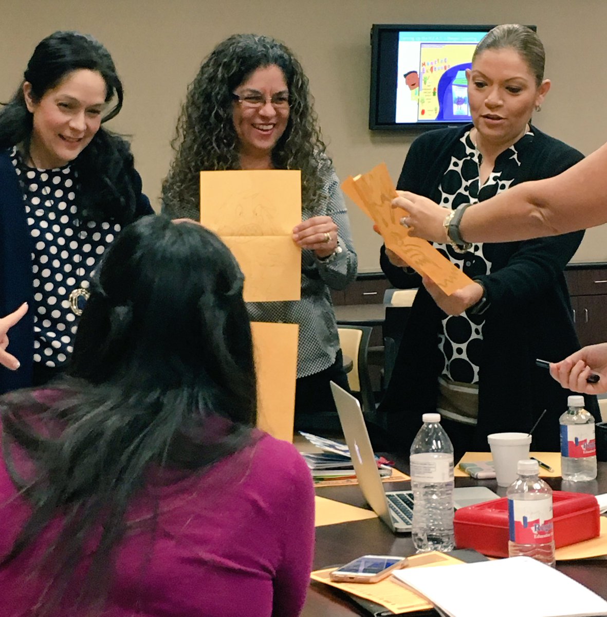 esc1bilingual's tweet photo. Increasing the HEAT with @supportgap and @lotiguy Higher order thinking, Engagement, Authenticity and Technology integration! #ELLlevers https://t.co/h4veOYrPQ8