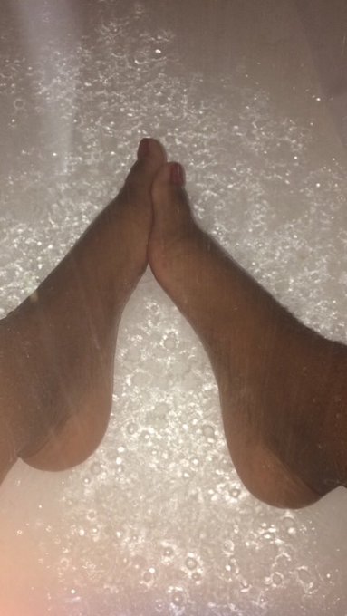 Who wishes they were under my size 11 feet? #findom @DirkHooper @rt_feet @RTPiggyy @find0m @RTP1G @EbonyDommePromo<a href="/tag/findom"class="tags">#findom</a>