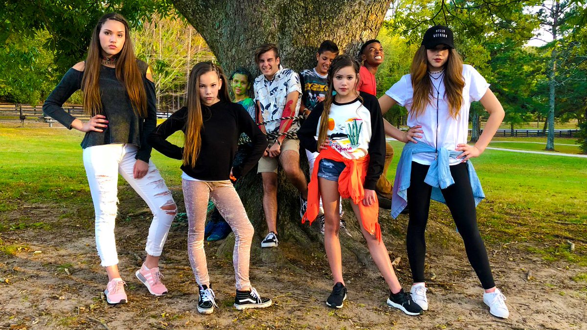MattyBRaps's tweet photo. The @HaschakSisters new cover of @taylorswift13's #LookWhatYouMadeMeDo is AWESOME! Check it out! Watch HERE: https://t.co/LZFgIpFtw8 https://t.co/dXfNgLaiO0