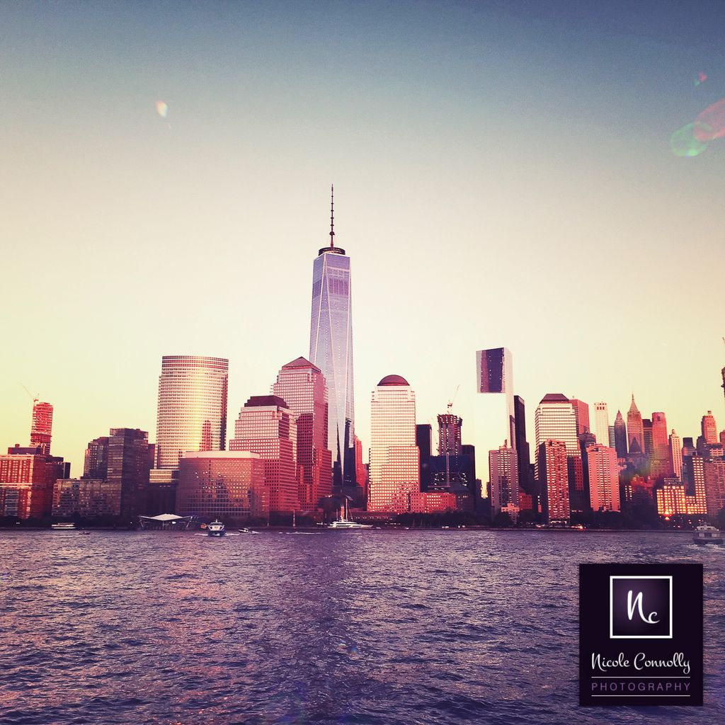 nicoleconnolly's tweet photo. TODAY'S PIC: Sun-kissed lower Manhattan skyline. #newyorkcity #thebigapple @PhotographyNYC #lowermanhatten https://t.co/gCzLDWiEKd